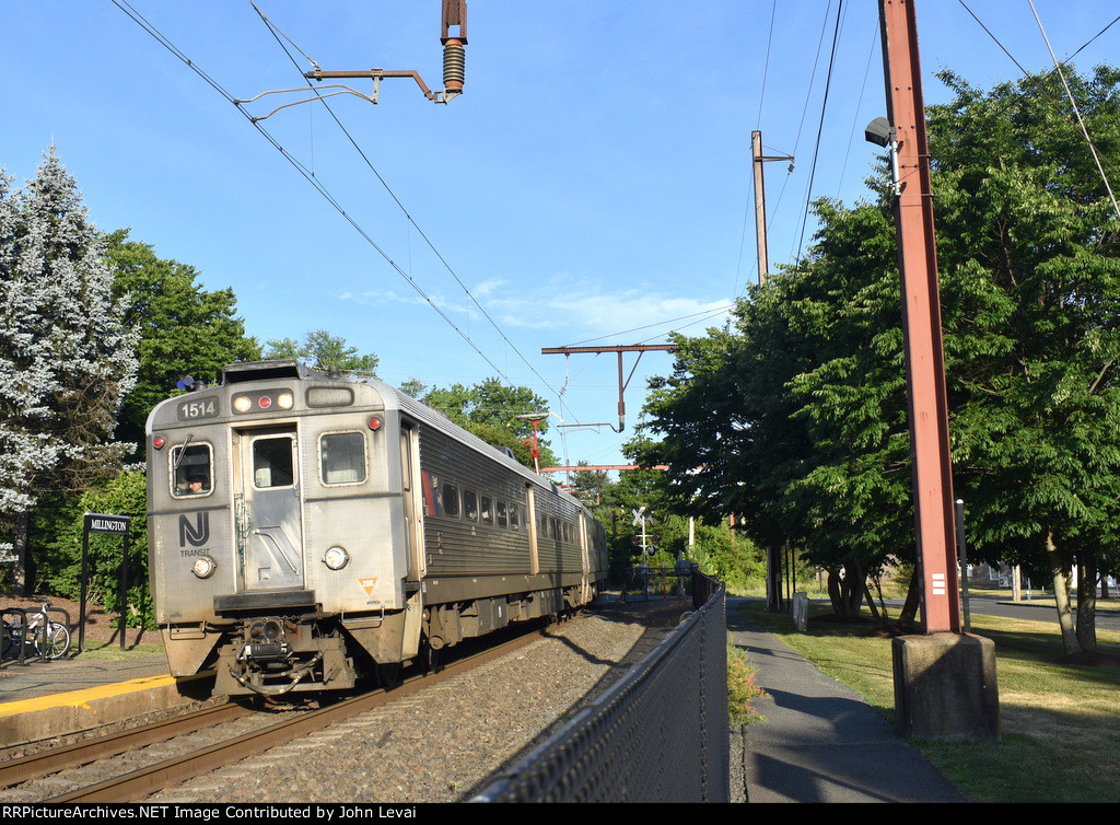 NJT Train # 435 glides into the depot with the 1514 leading 